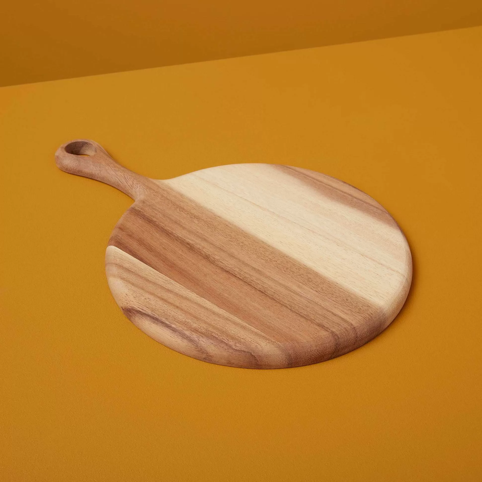 Be Home Wood Serving Boards<Acacia Small Round Board with Short Handle