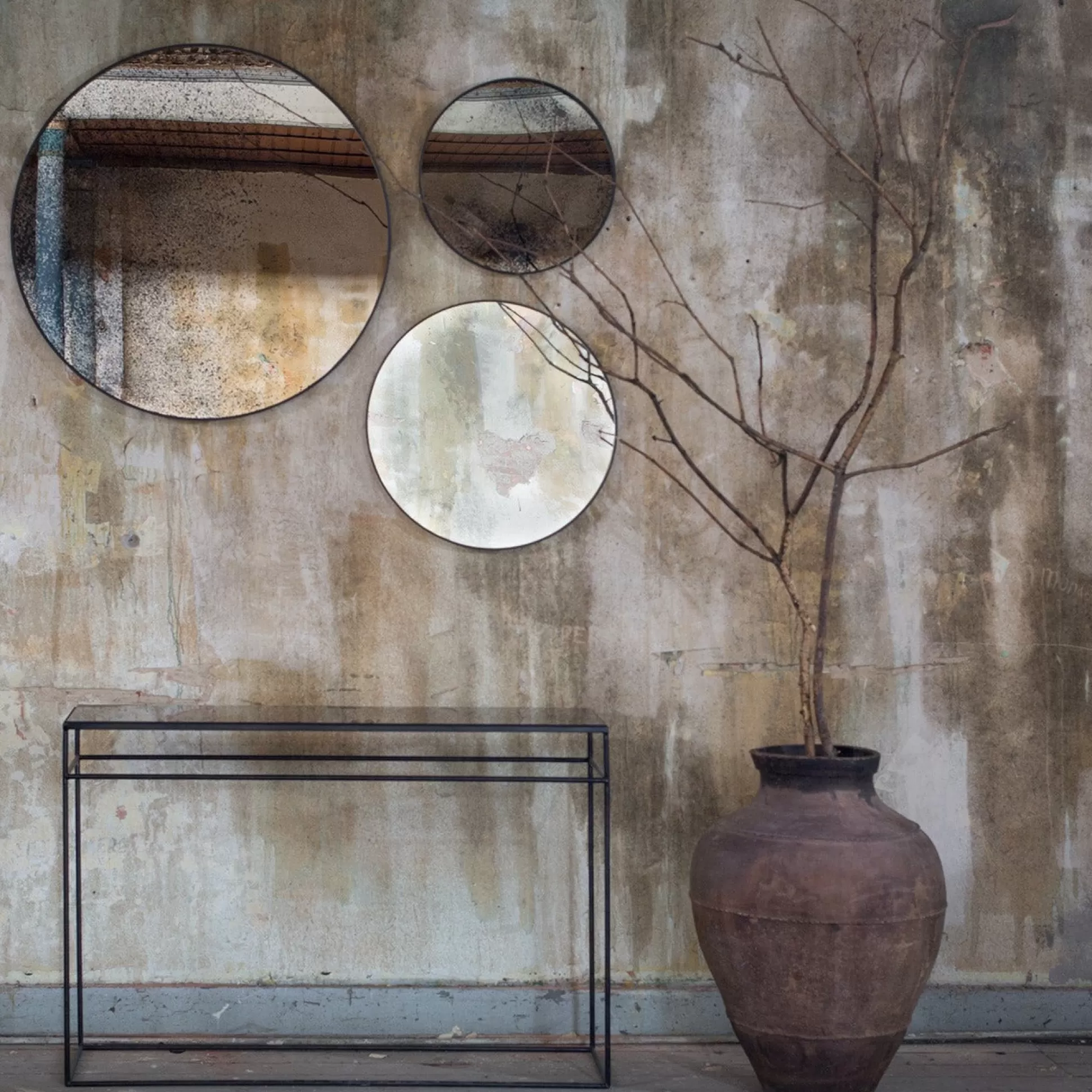 Aged Round Wall Mirror, 24.5", Bronze^Be Home Flash Sale