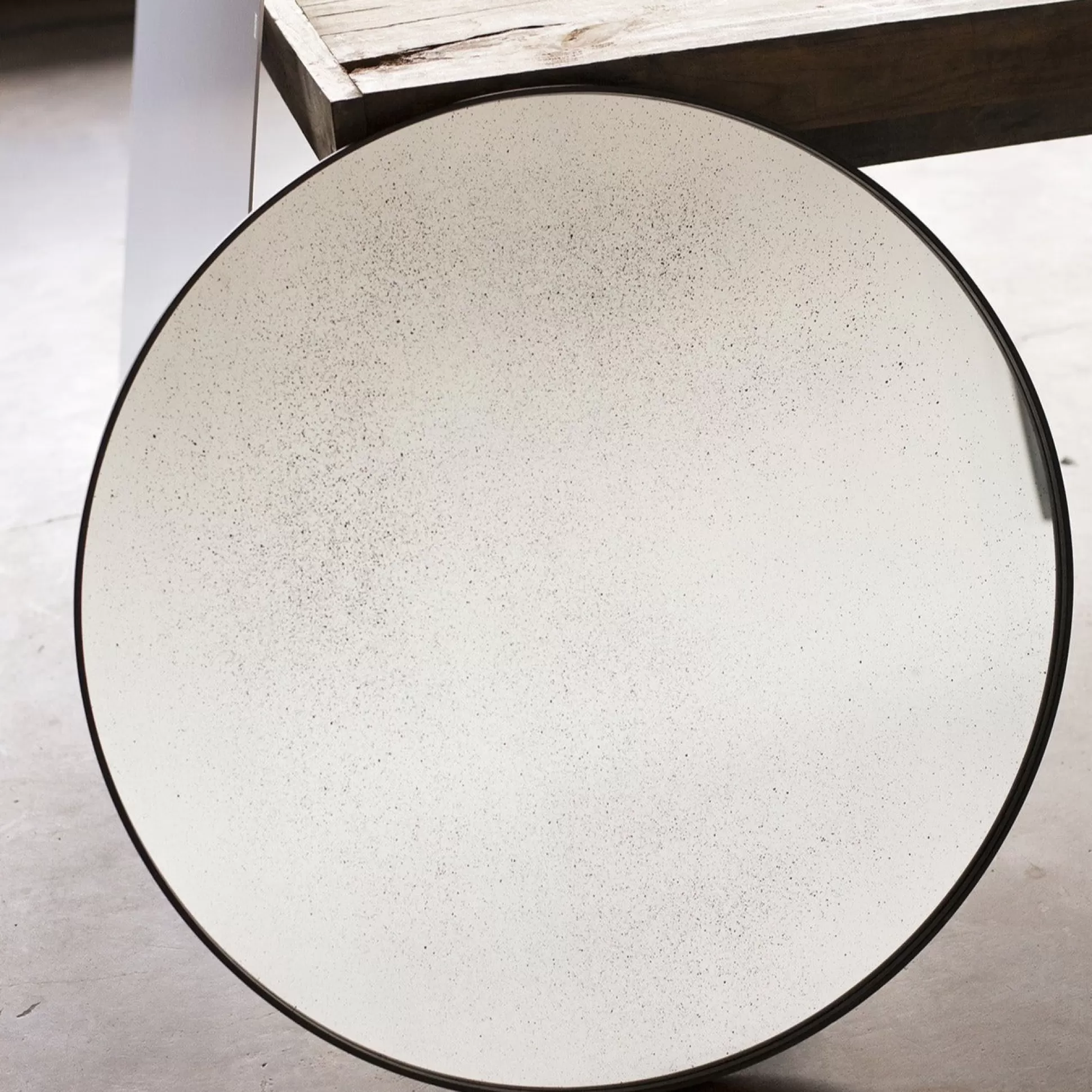 Aged Round Wall Mirror, 24.5", Clear^Be Home Hot