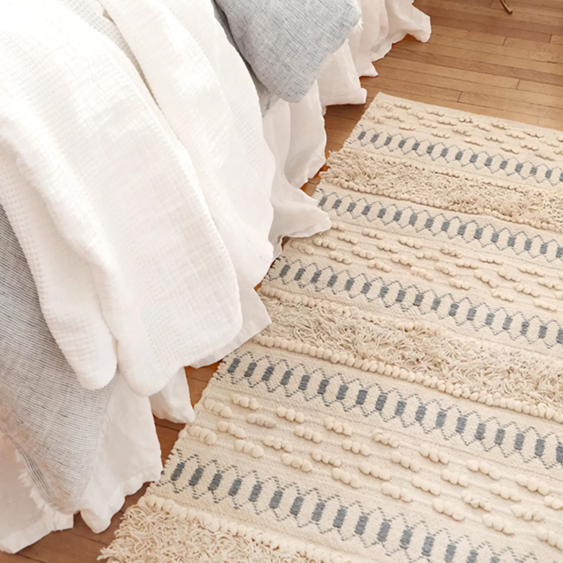 Avery Rug 3' x 5', Ivory & Indigo^Be Home Online