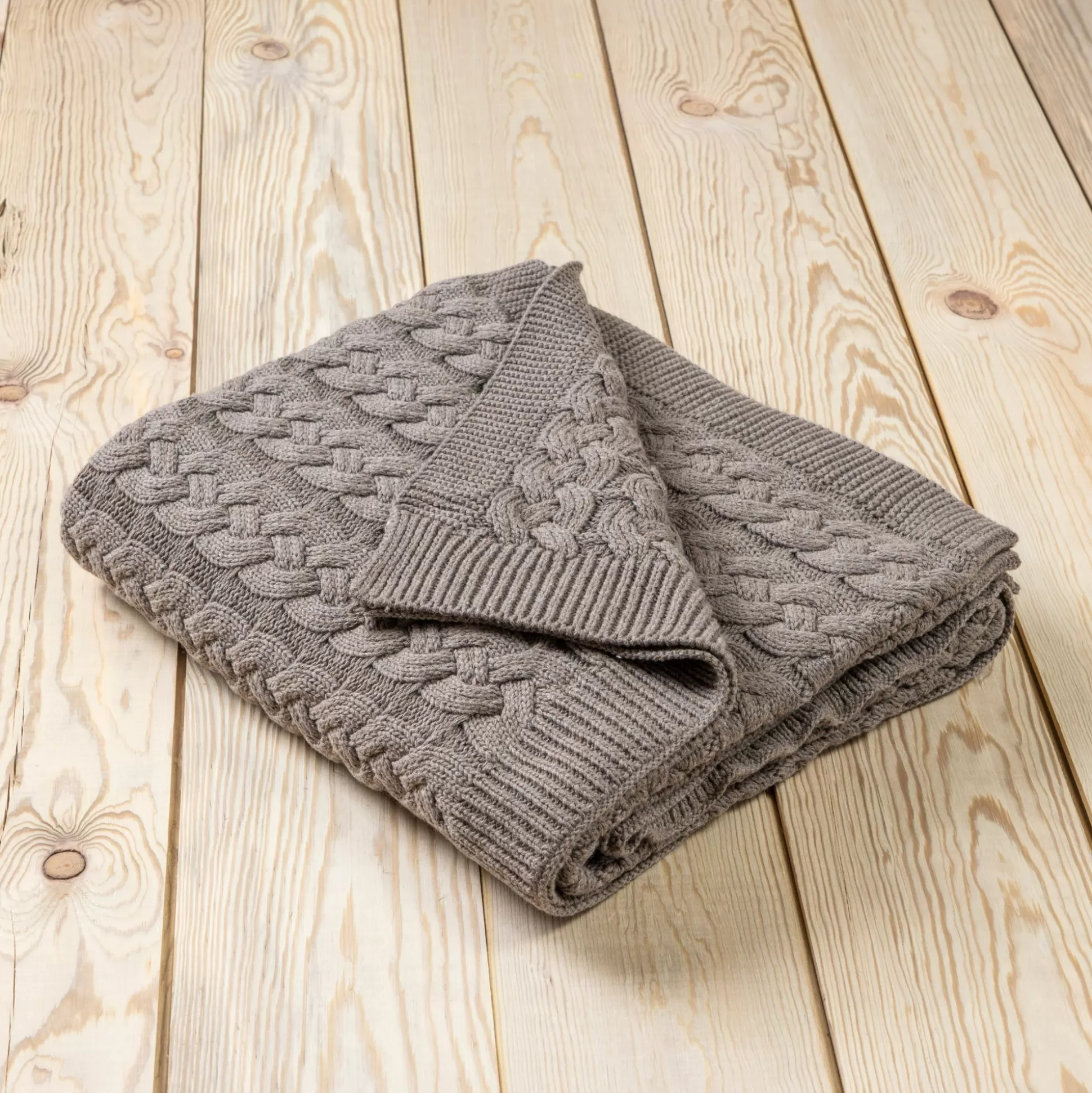 Belmont Double Cable Knit Throw, Brown^Be Home Online