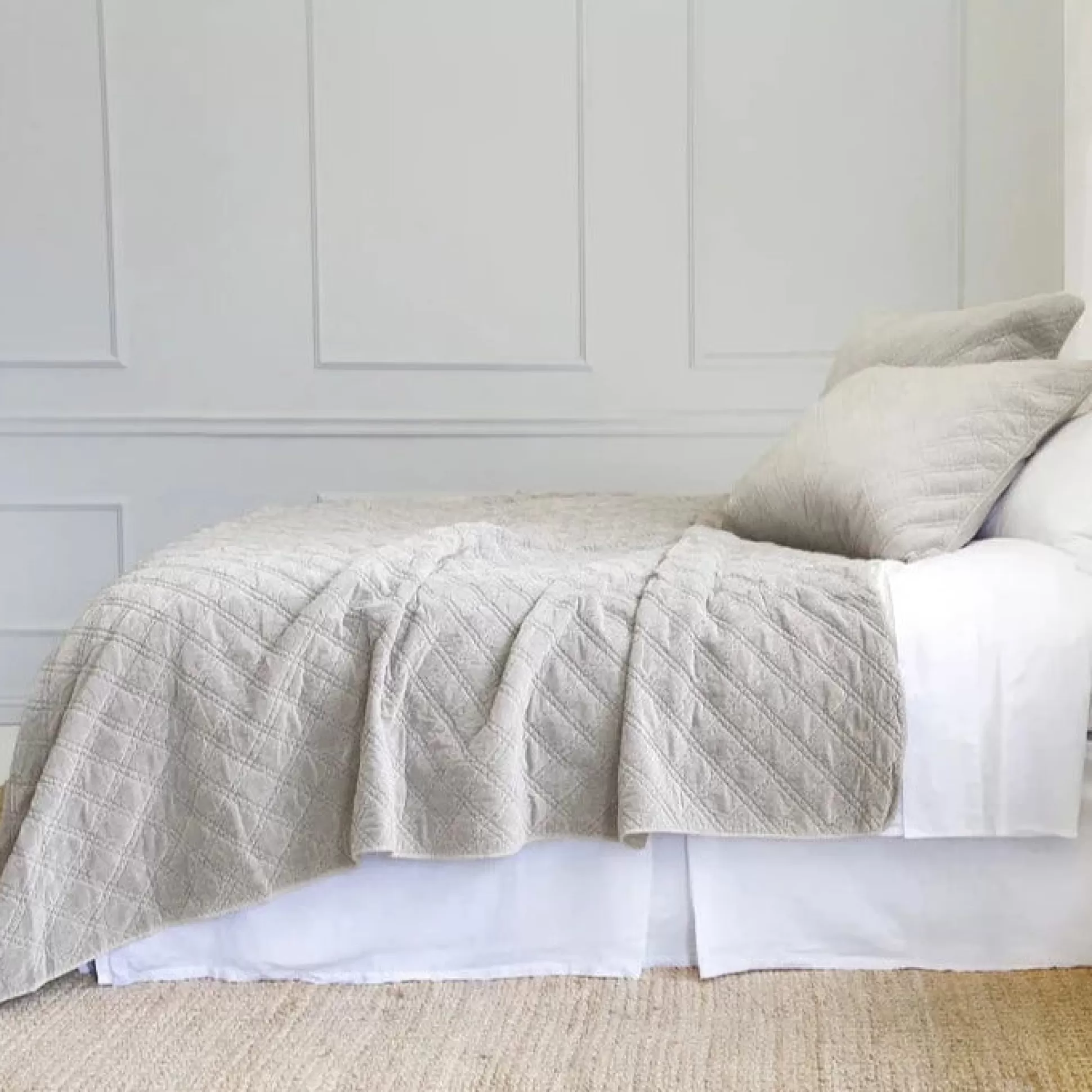 Brussels Queen Coverlet, Taupe^Be Home Fashion