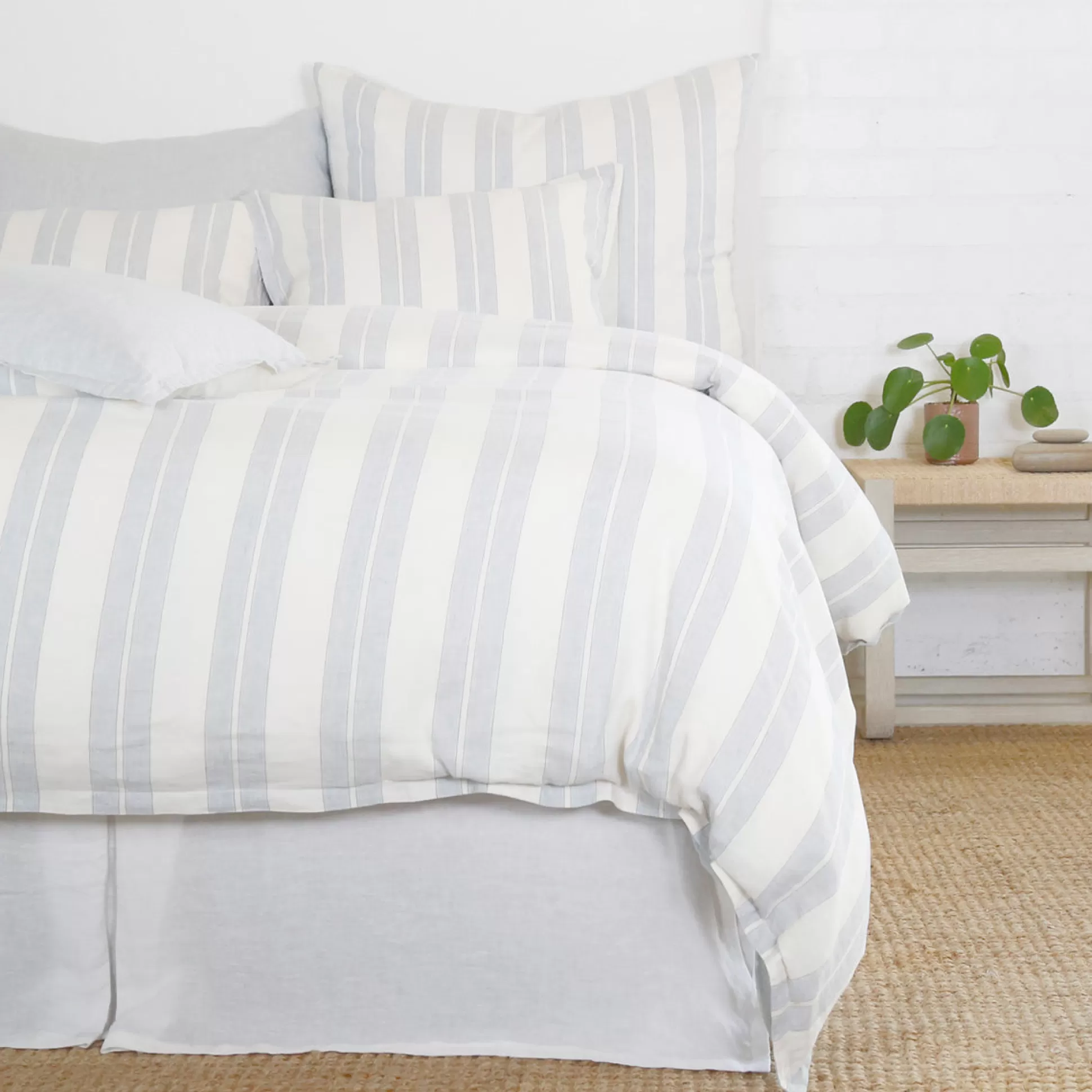 Carter King Duvet Cover, Ivory & Denim^Be Home Clearance