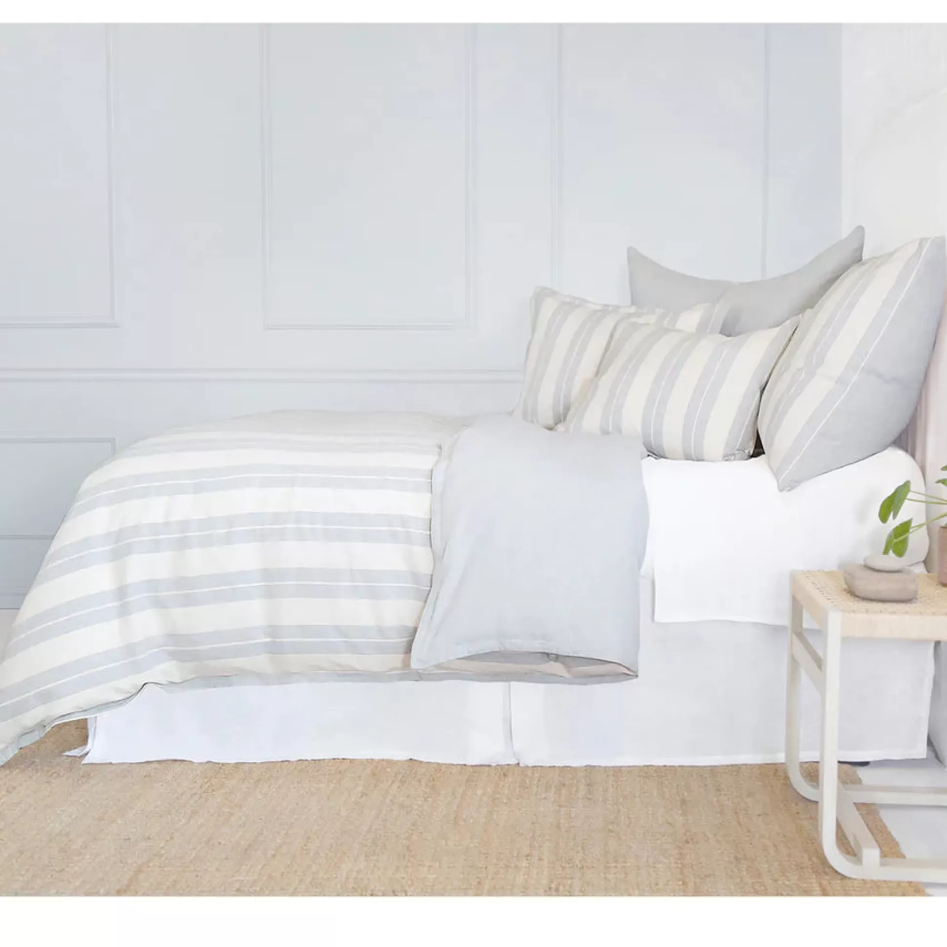 Carter King Duvet Cover, Ivory & Denim^Be Home Clearance