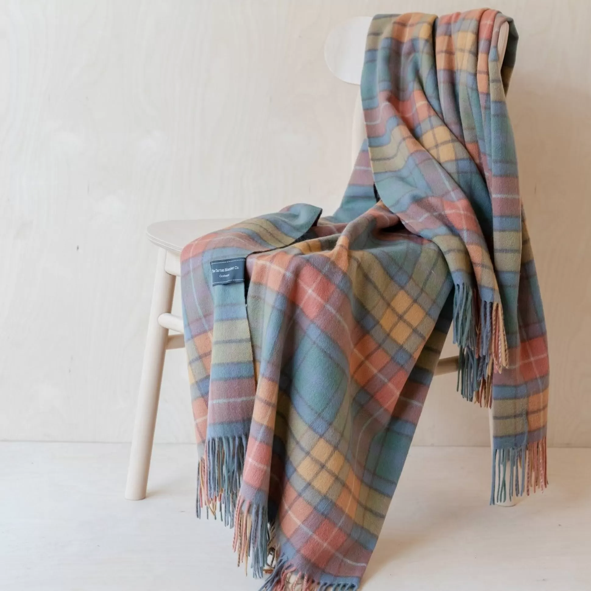 Cashmere Knee Blanket in Buchanan Antique Tartan^Be Home Discount