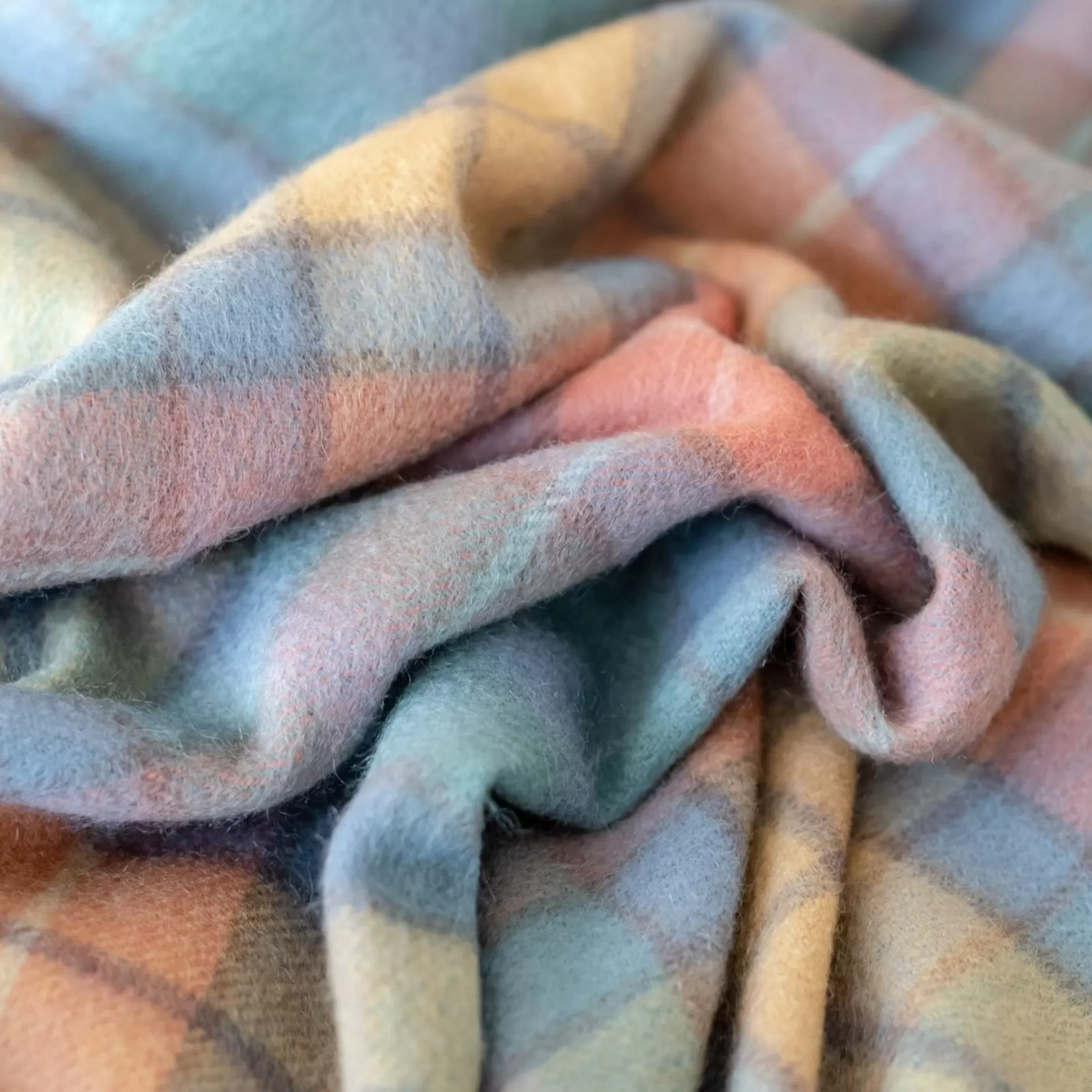 Cashmere Knee Blanket in Buchanan Antique Tartan^Be Home Discount