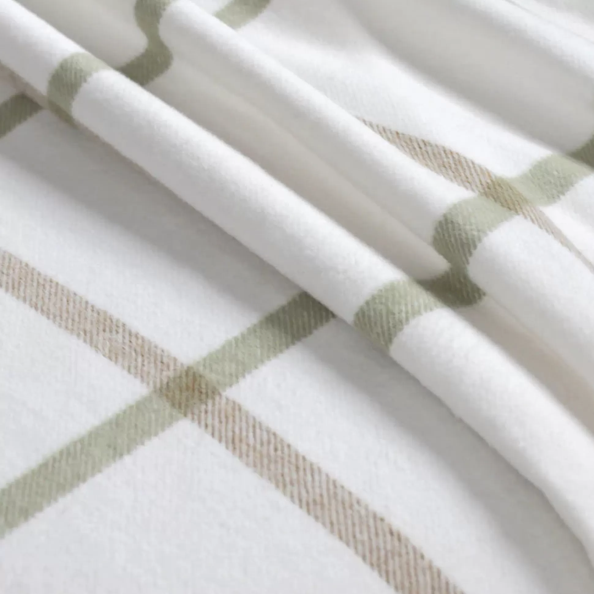 Copenhagen Queen Blanket, White & Olive^Be Home Hot