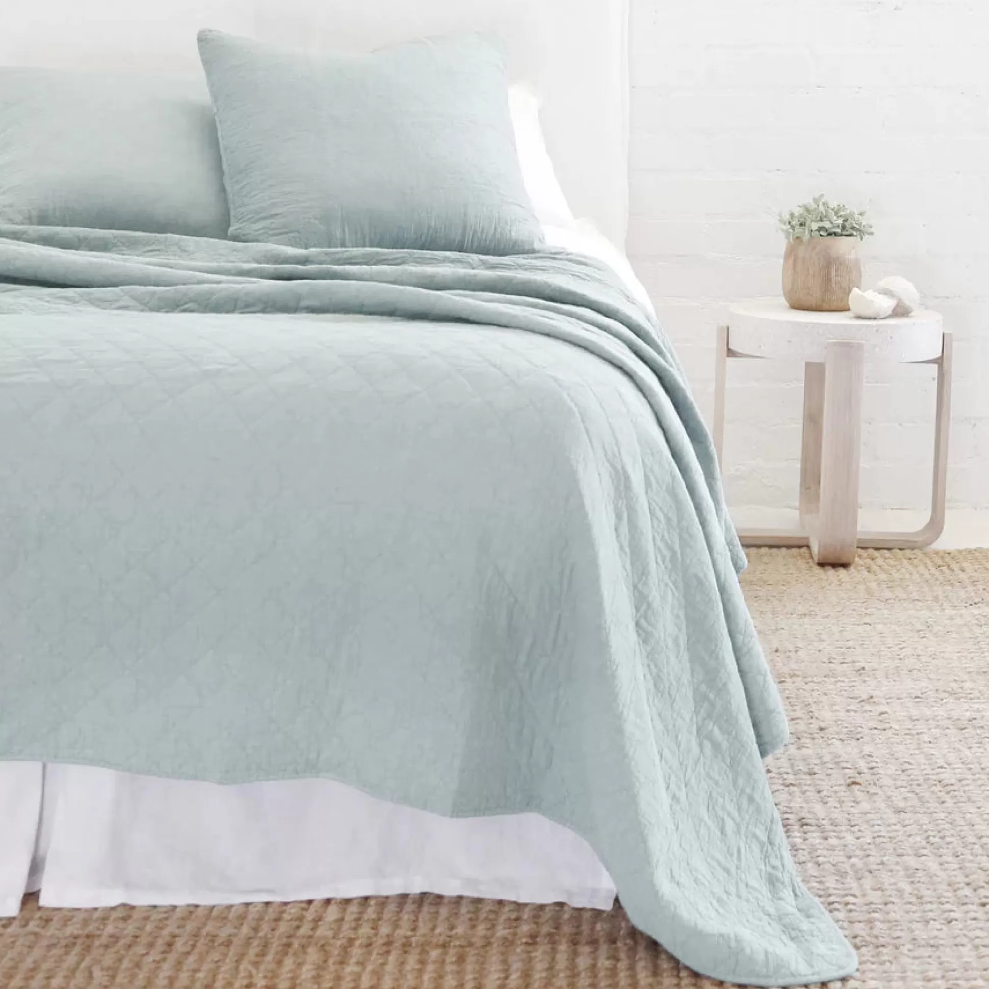 Huntington King Coverlet, Sea Glass^Be Home Best Sale