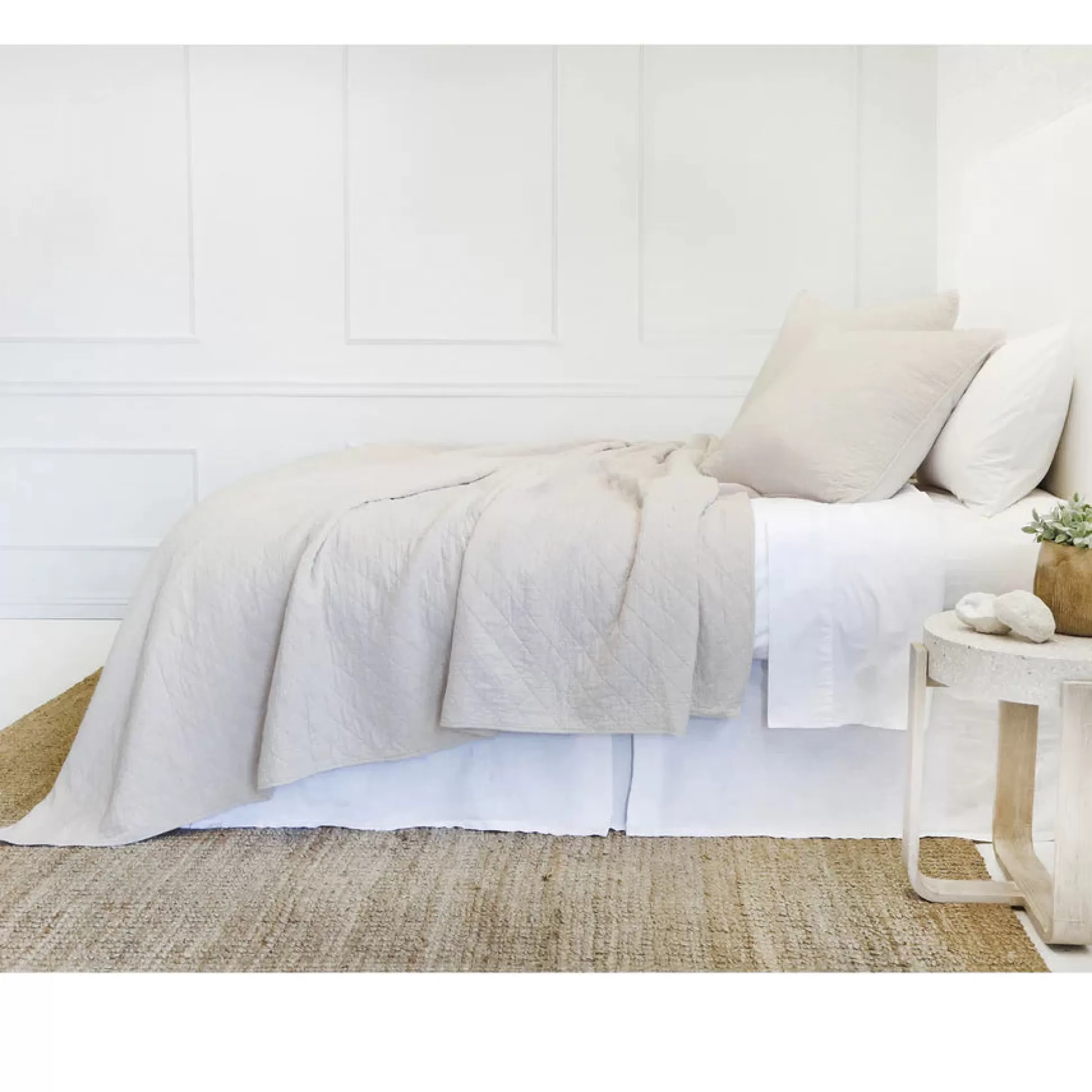 Huntington Queen Coverlet, Taupe^Be Home Flash Sale