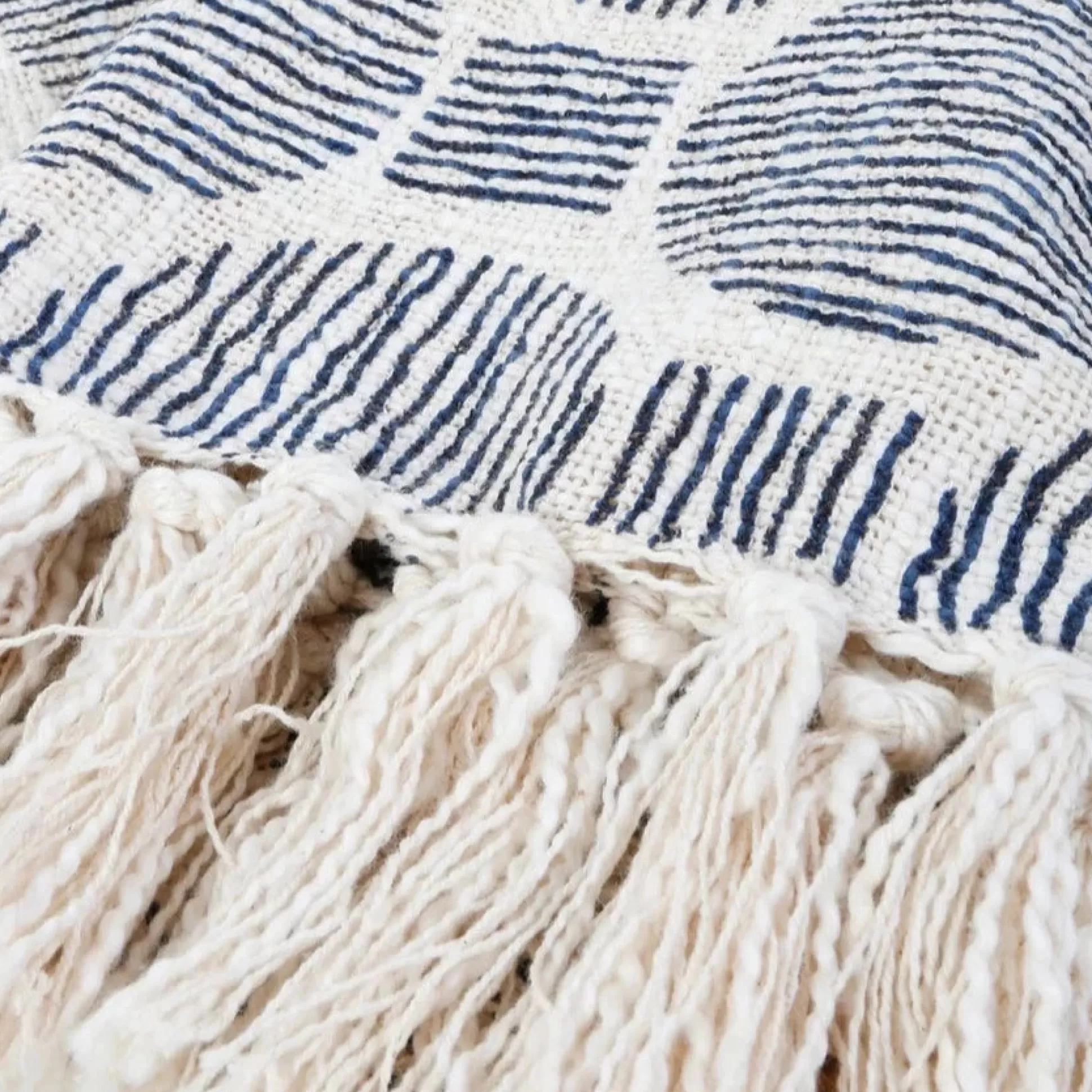 Ian Oversized Throw, Ivory & Navy^Be Home Flash Sale