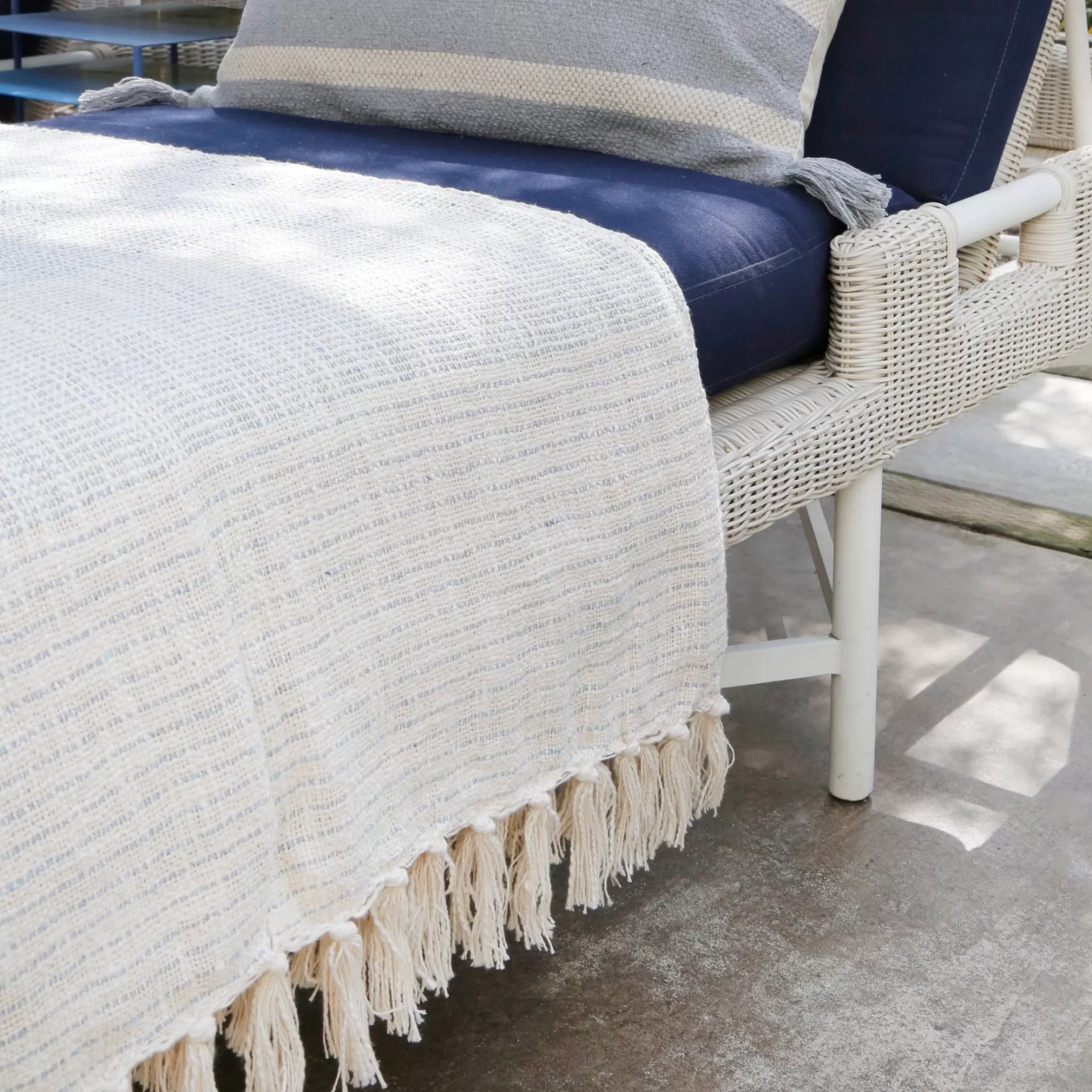 Isla Handwoven Oversized Throw, French Blue^Be Home Outlet