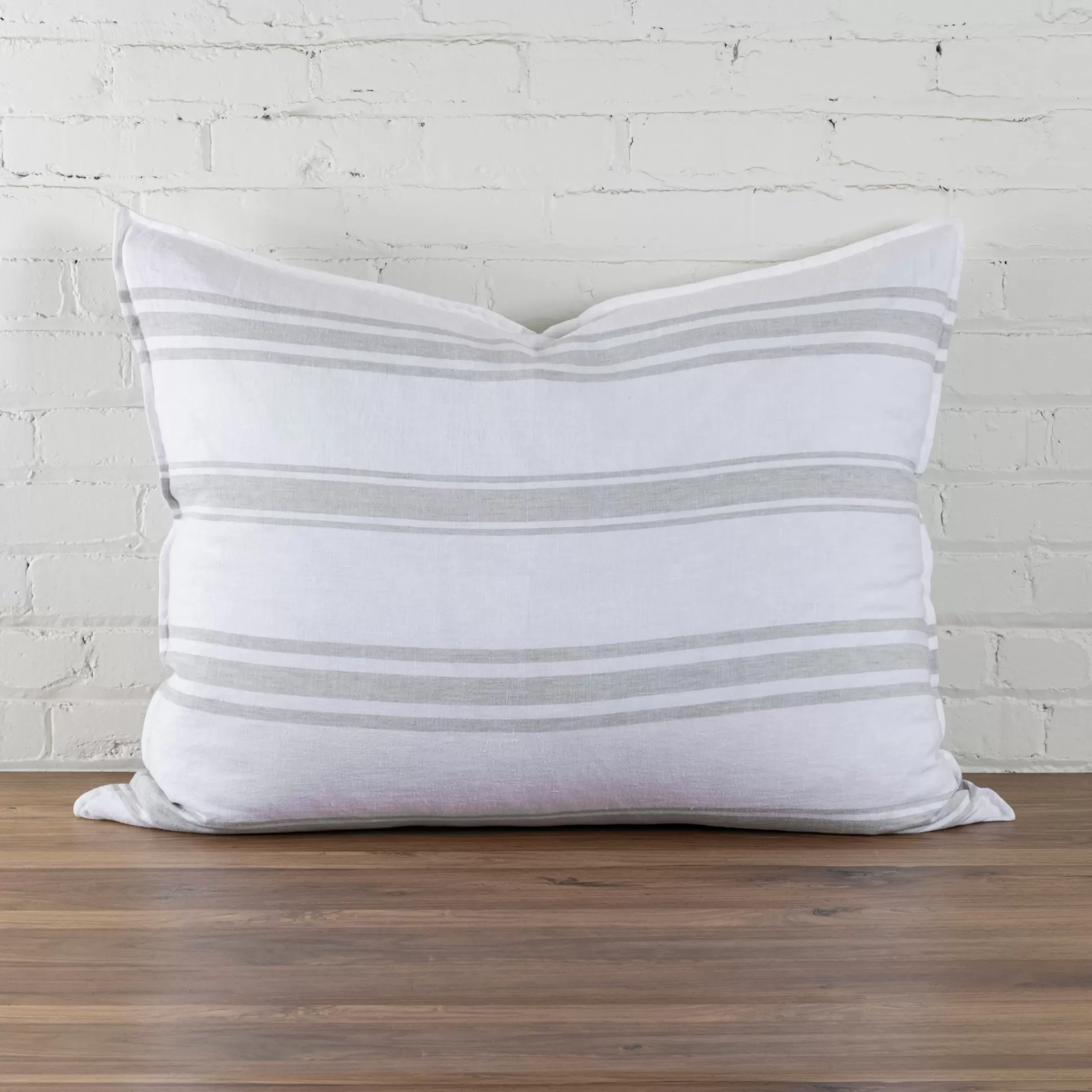 Jackson Big Pillow, White & Ocean^Be Home Outlet