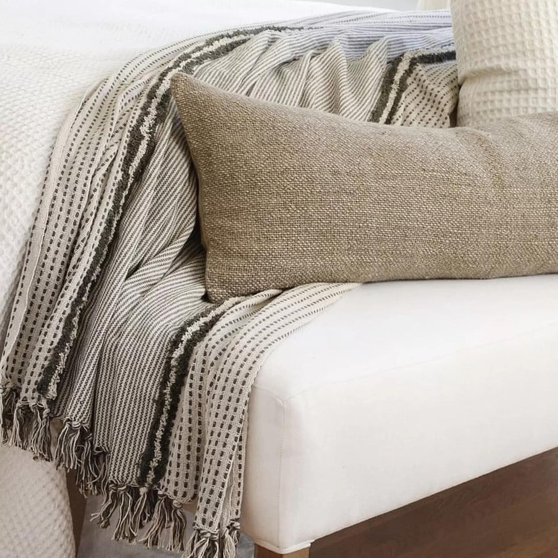 Jagger Oversized Throw, Ivory & Moss^Be Home Discount