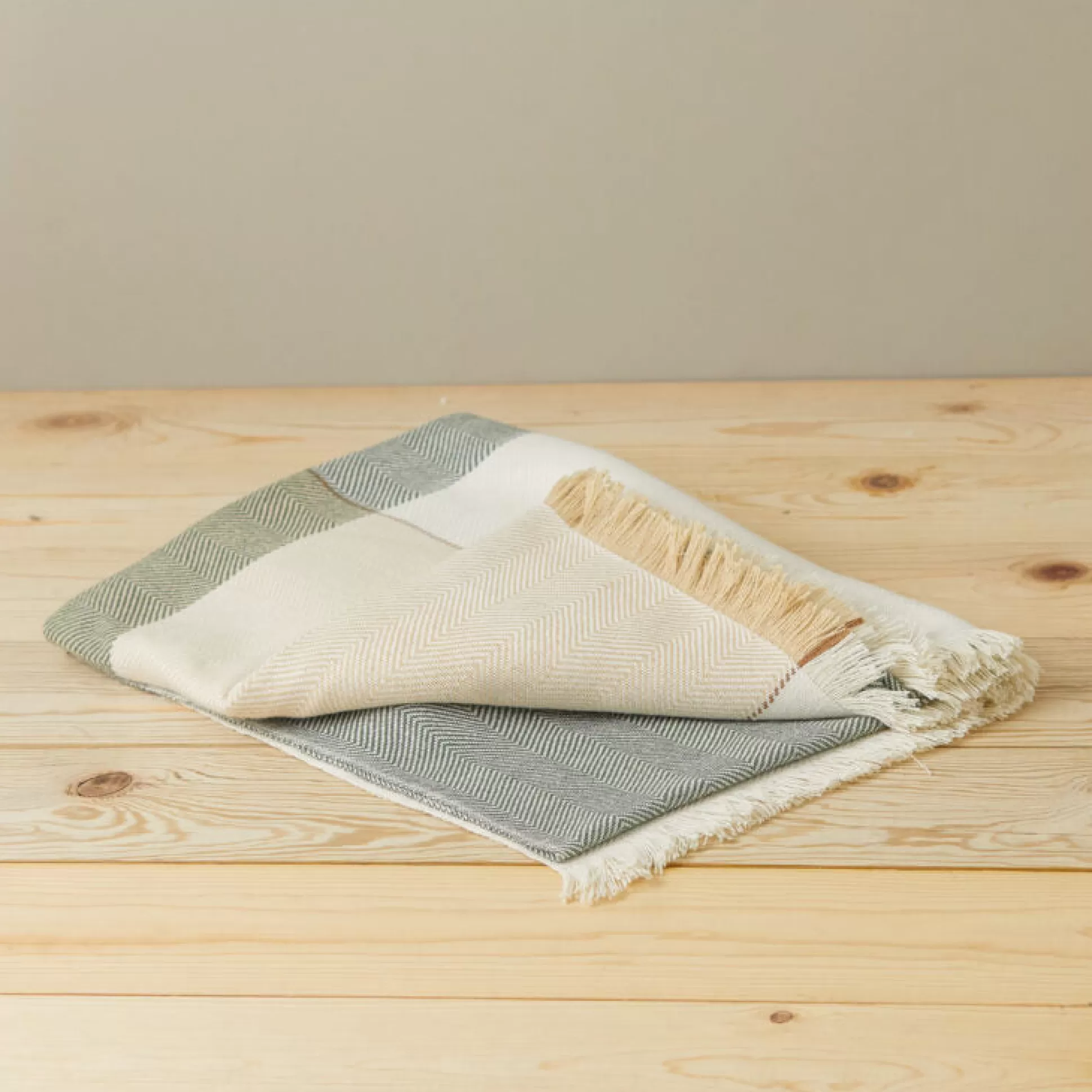 Miraflor Throw, Alpine^Be Home Cheap