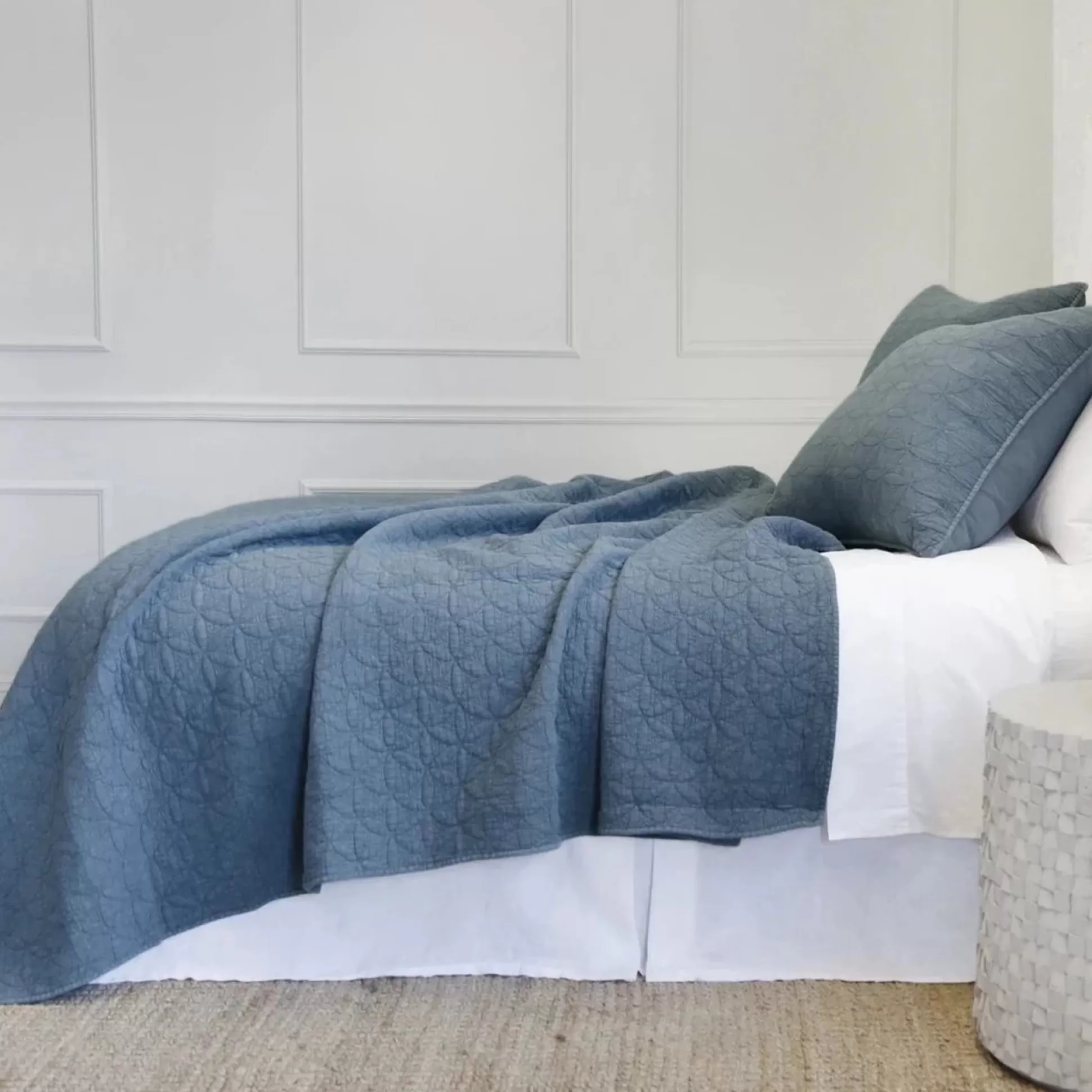 Oslo King Coverlet, Blue Denim^Be Home Flash Sale