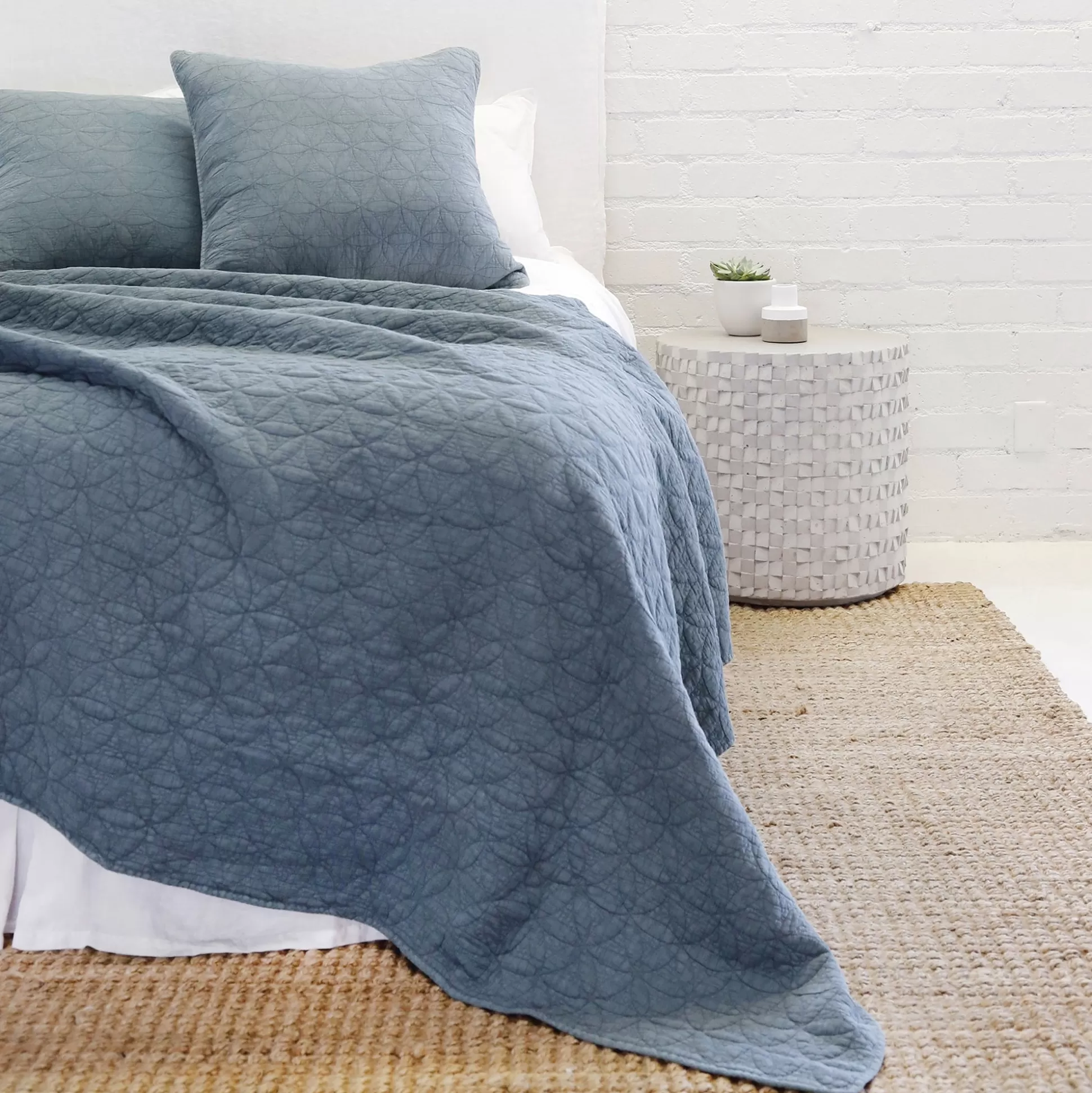 Oslo King Coverlet, Blue Denim^Be Home Flash Sale