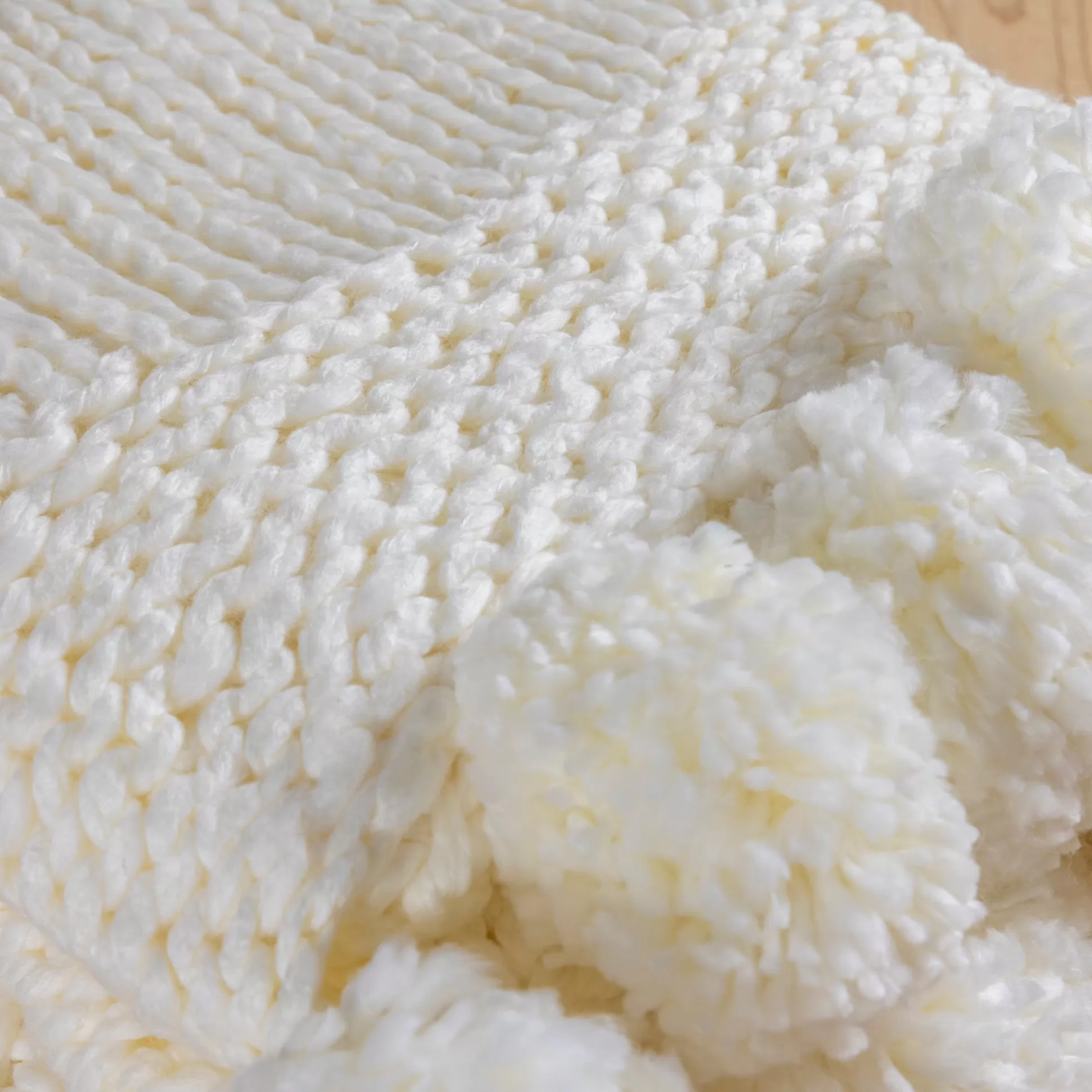 Oulu Throw, Winter White^Be Home Outlet