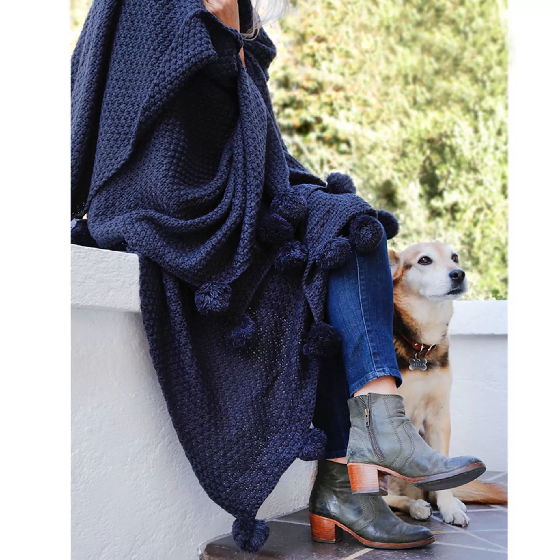 Riley Oversized Throw, Navy^Be Home Hot