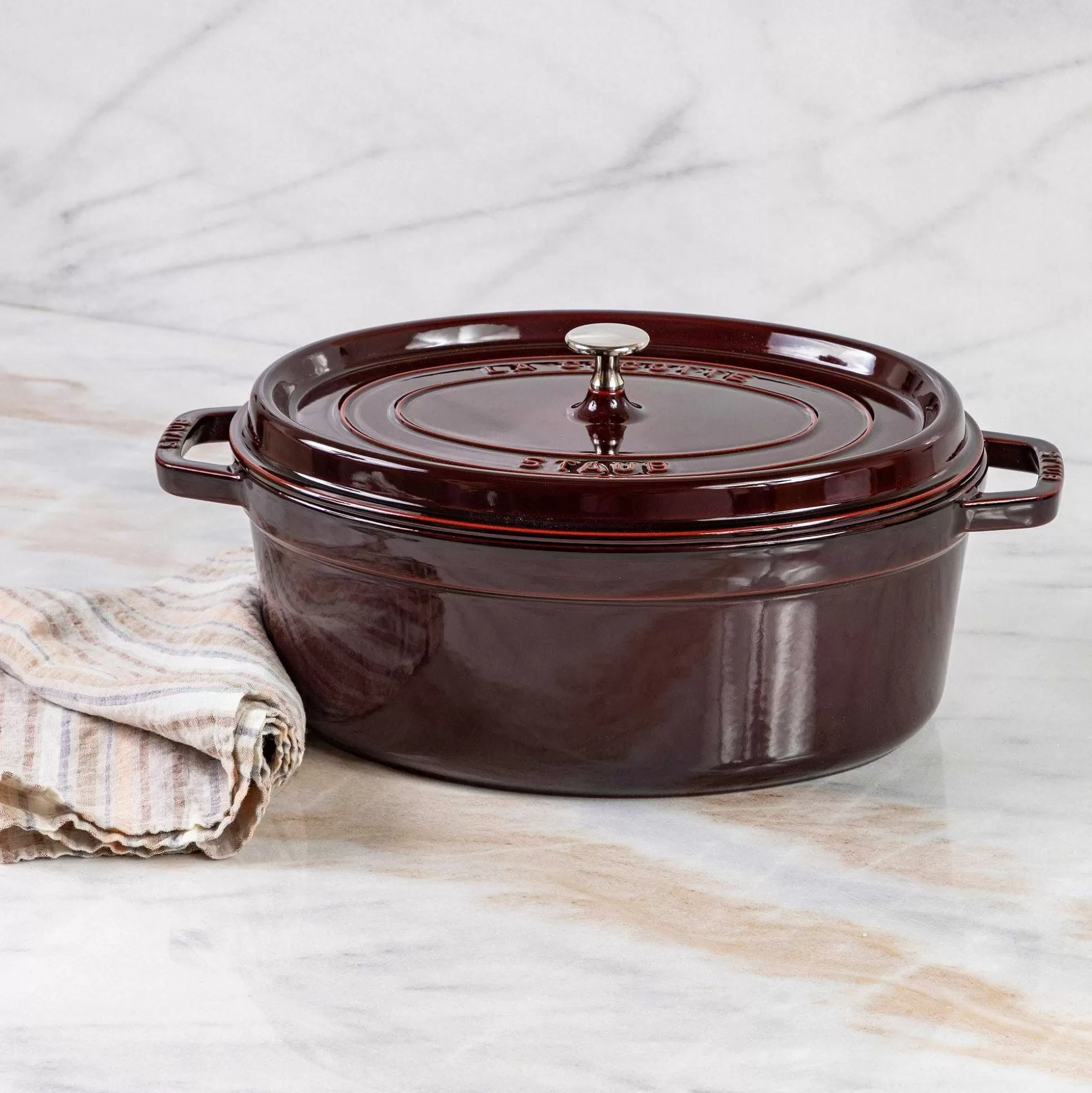 Be Home Cookware<Staub Oval Cocotte, 7qt, Grenadine