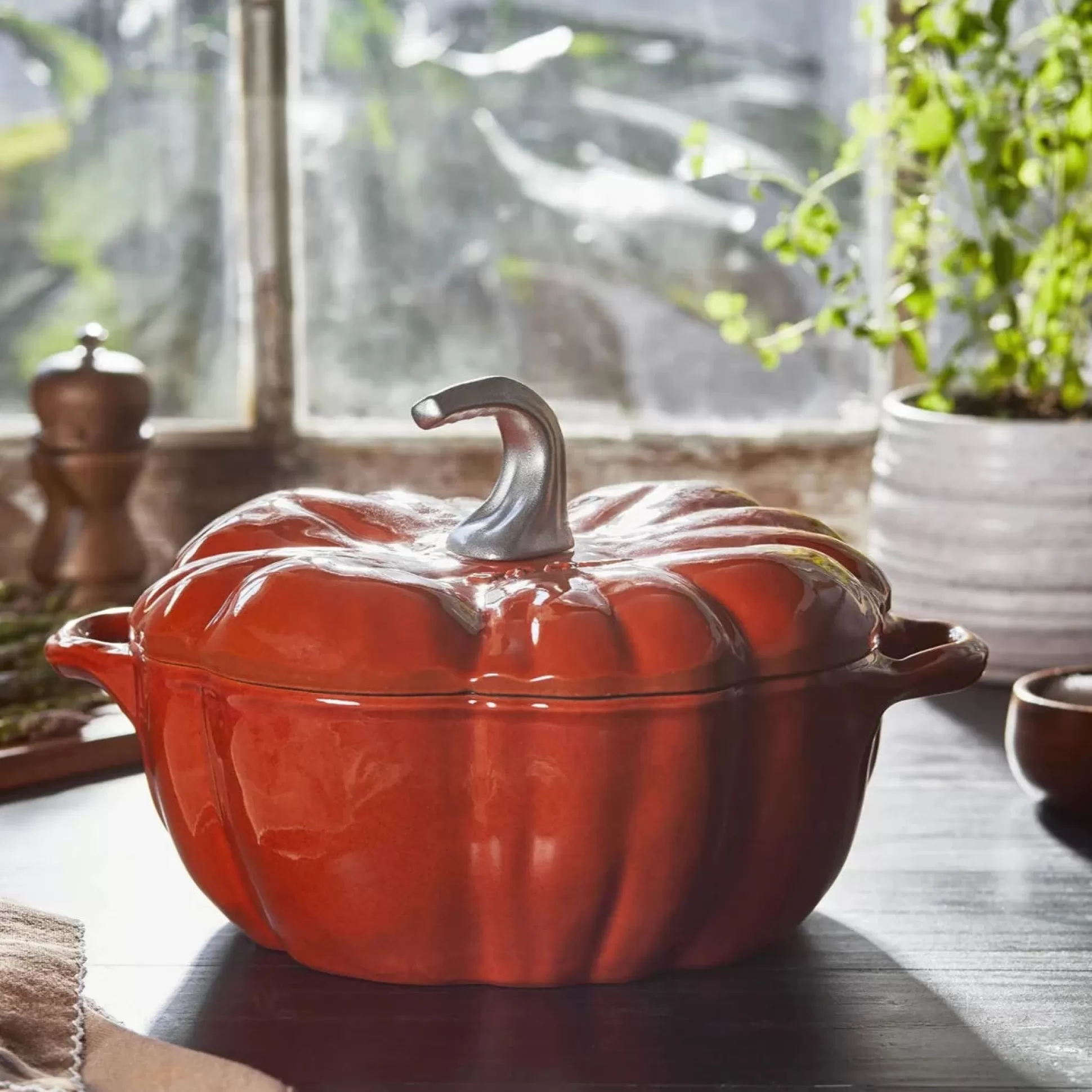 Staub Pumpkin Cocotte, 3.5qt, Burnt Orange^Be Home Clearance