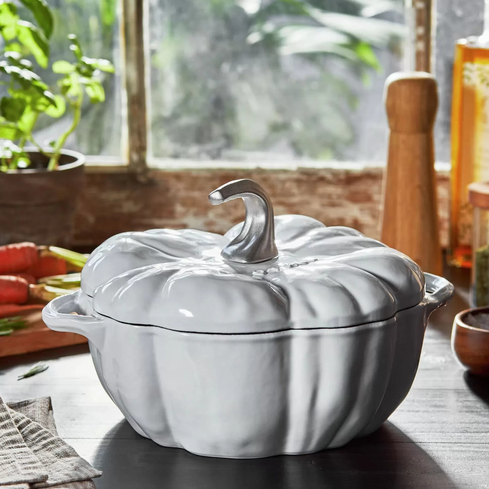 Staub Pumpkin Cocotte, 3.5qt, White^Be Home Cheap