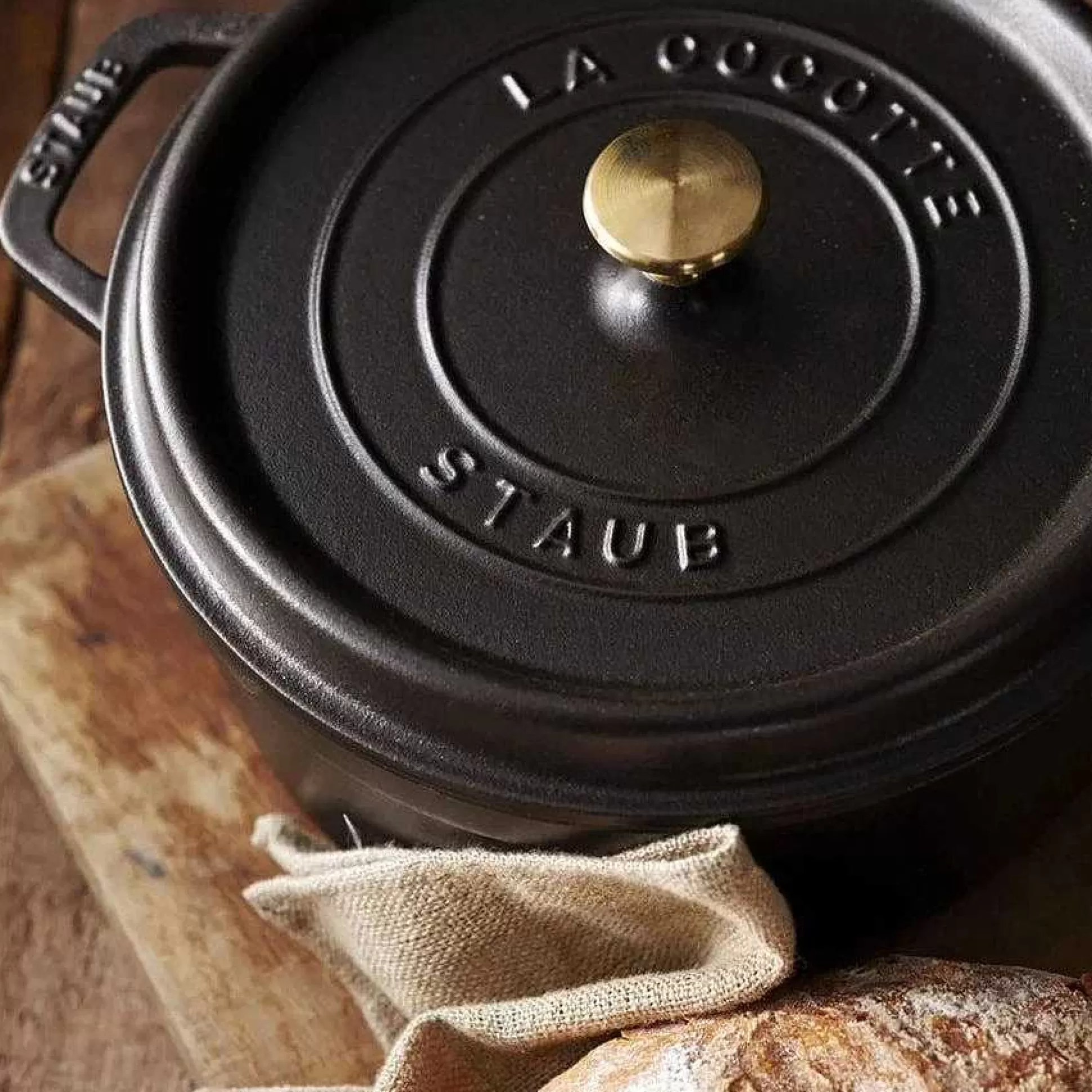 Be Home Cookware<Staub Round Cocotte, 4qt, Black