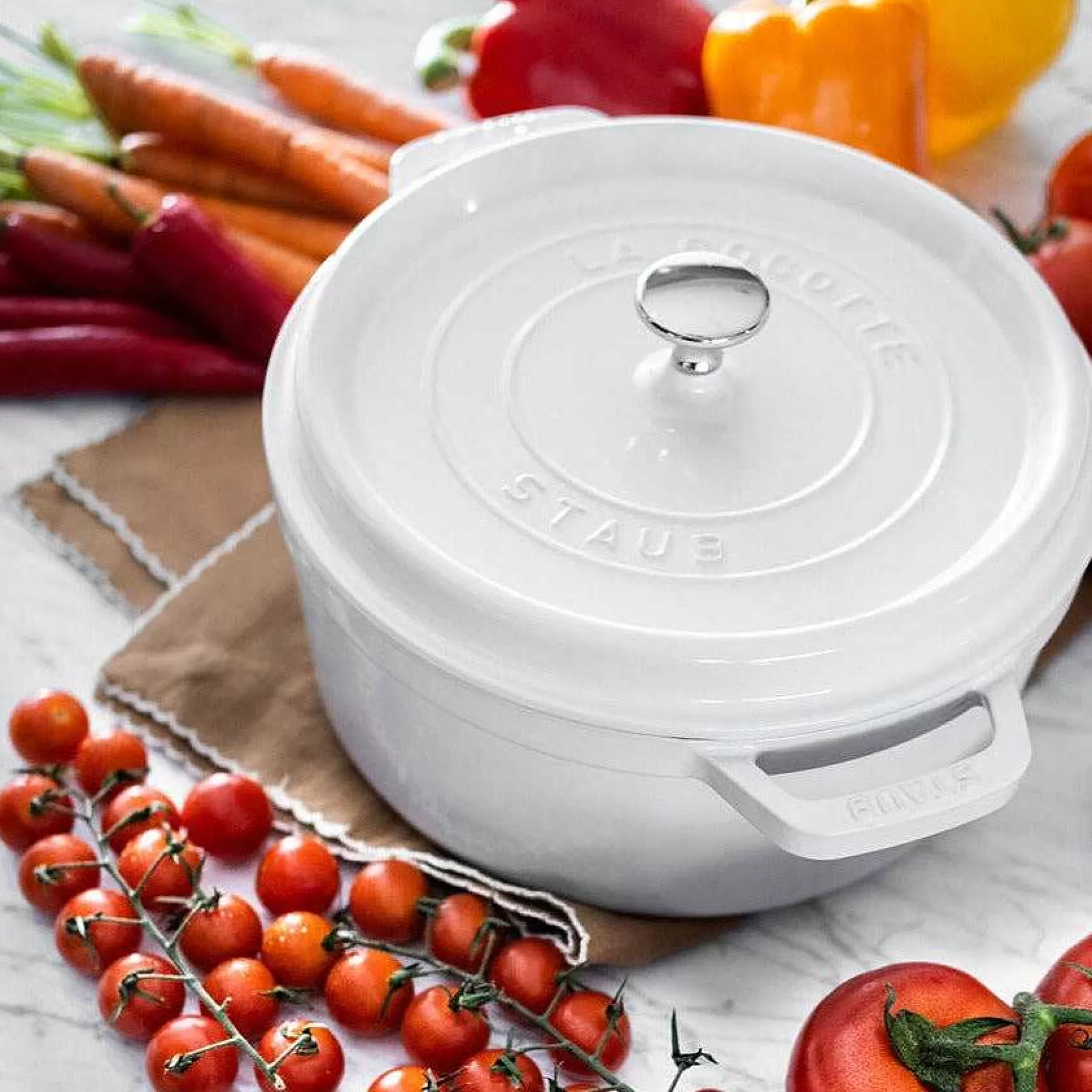 Be Home Cookware<Staub Round Cocotte, 7qt, White