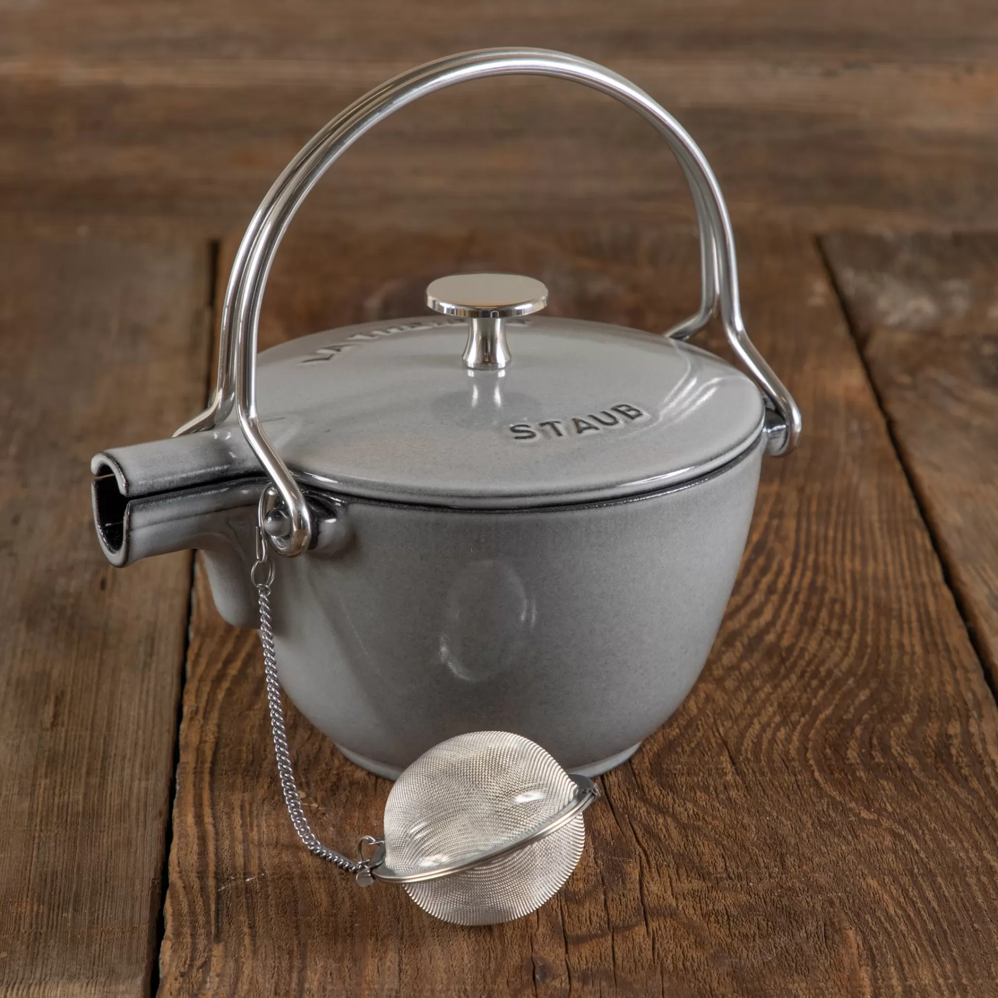 Staub Round Tea Kettle, 1qt, Graphite Grey^Be Home Online